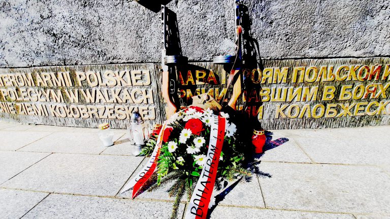 75. rocznica zakończenia walk o Kołobrzeg oraz zaślubin 1. i 2. Armii Wojska Polskiego z Bałtykiem