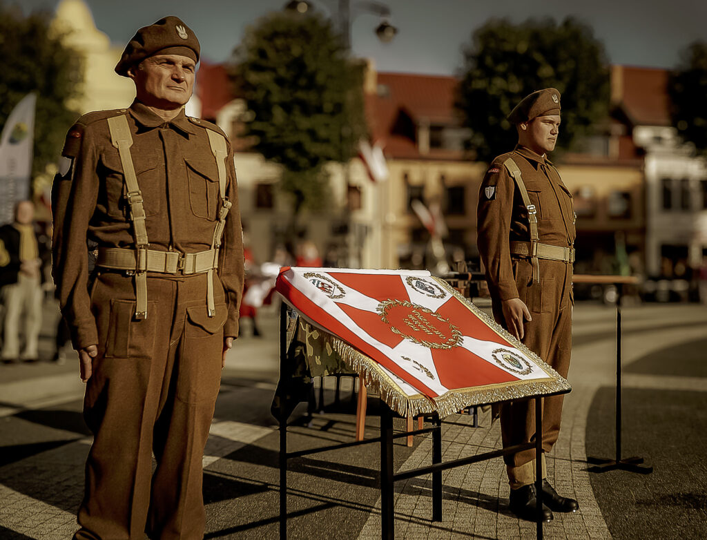 🇵🇱 Bóg 🇵🇱 Honor 🇵🇱 Ojczyzna 🇵🇱 – Uroczystość wręczenia Sztandaru dla 36 MRZEŻYŃSKIEGO DYWIZJONU RAKIETOWEGO OBRONY POWIETRZNEJ im. gen. broni Władysława Andersa.